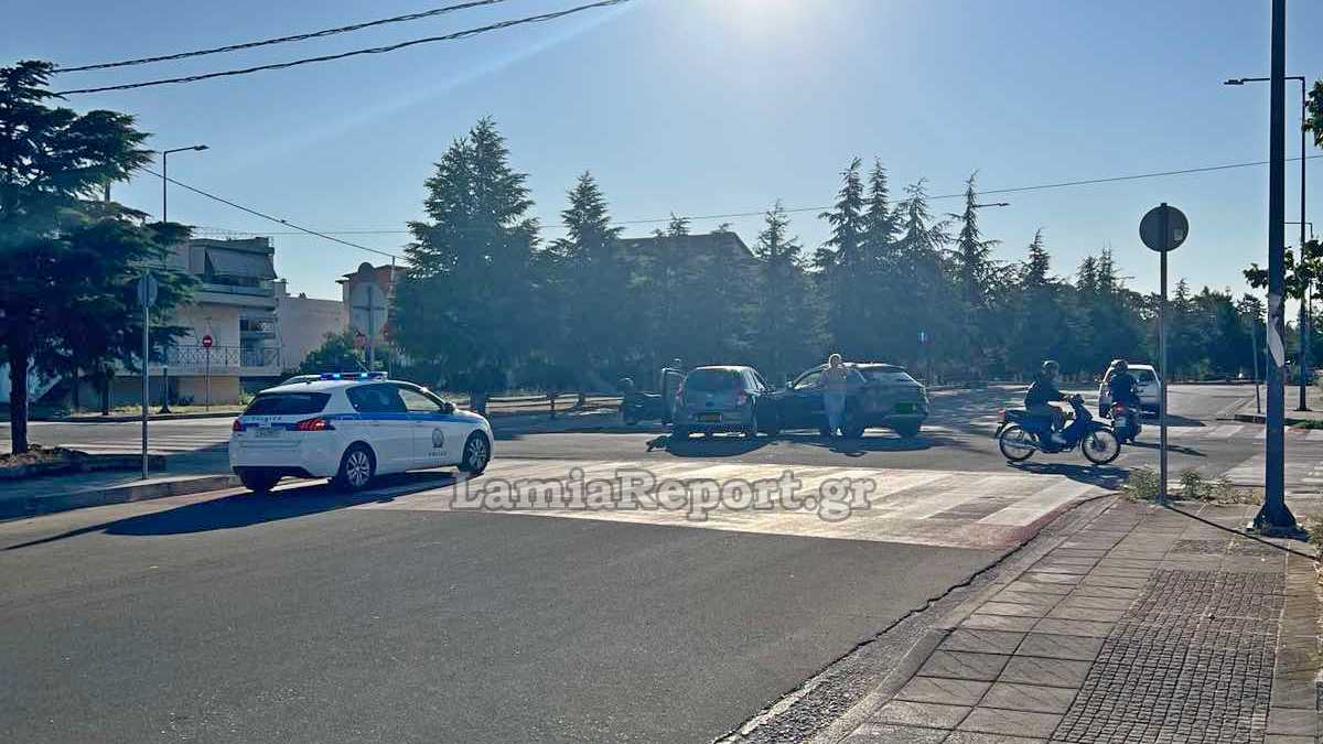 Λαμία: Τροχαίο ατύχημα με το καλημέρα σε «γνωστή» διασταύρωση (ΦΩΤΟ)