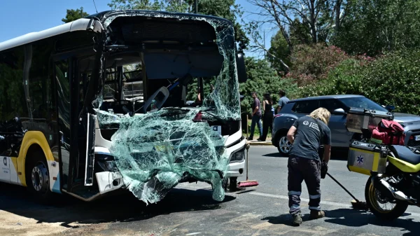 ΟΑΣΑ: Ενεργοποιεί ποινικές ρήτρες για την ανάδοχο μετά τα δύο τροχαία σε λεωφορεία της γραμμής 122