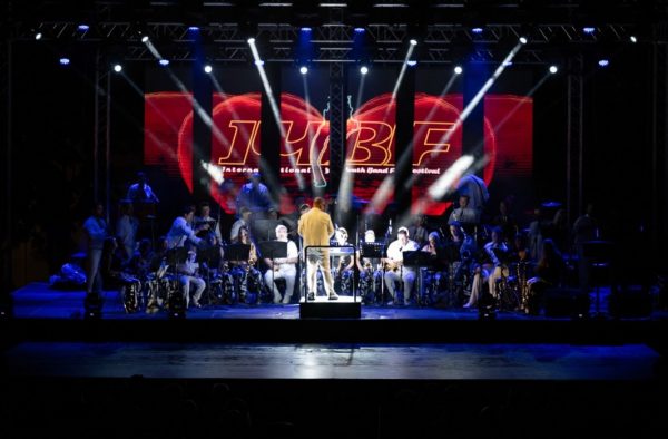 Η Δημοτική Φιλαρμονική Λαμίας ταξίδεψε στη Σίνδο και κατέκτησε και πάλι τις καρδιές