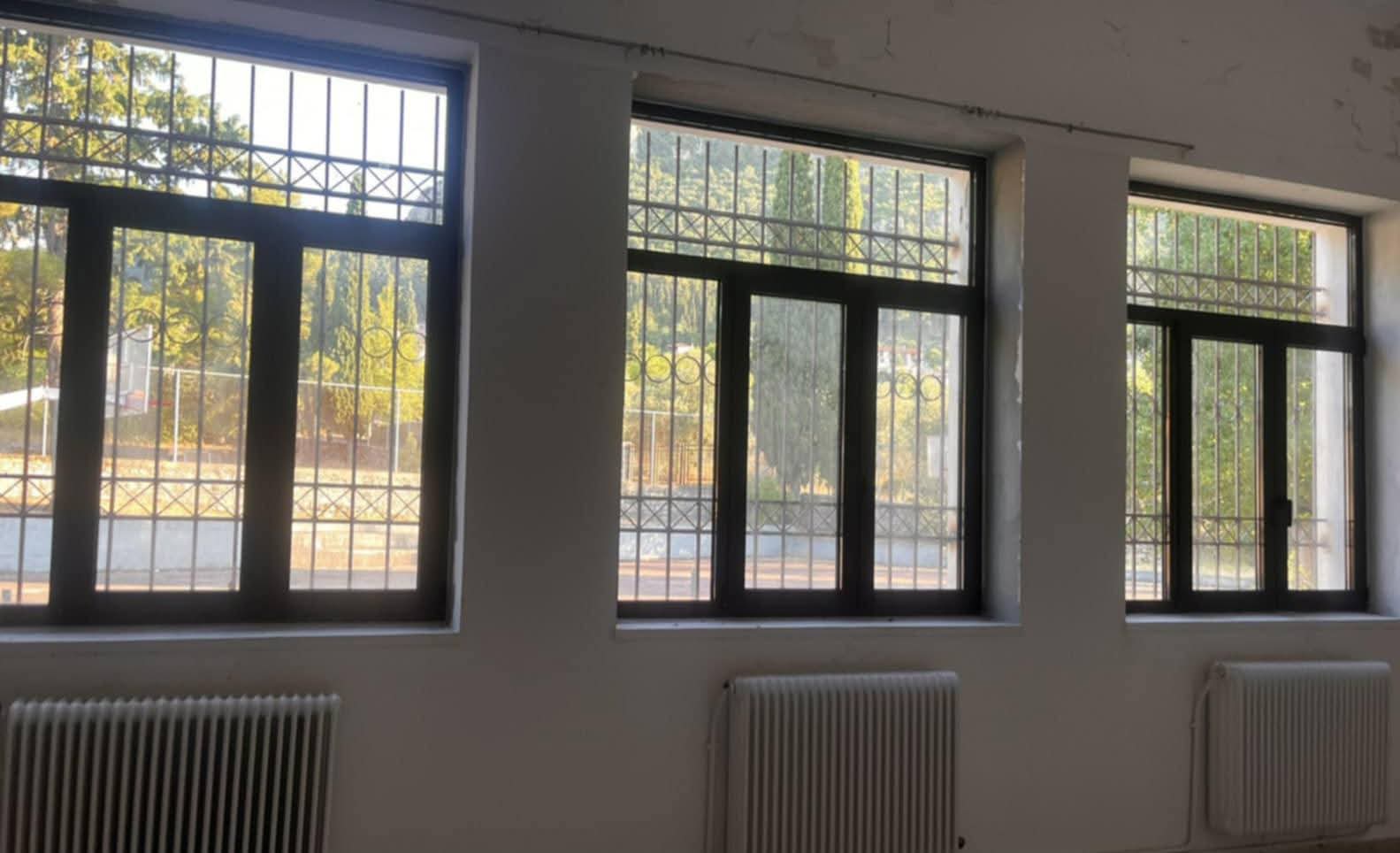 Αλλαγή κουφωμάτων στο πρώην Δημοτικό Σχολείο Τιθορέας