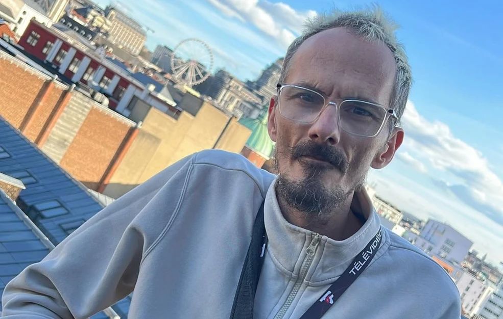 Σοκ στη Γαλλία: Streamer 46 ετών πεθαίνει σε ζωντανή μετάδοση – Βίντεο δείχνει ότι κακοποιούνταν από άλλους on air