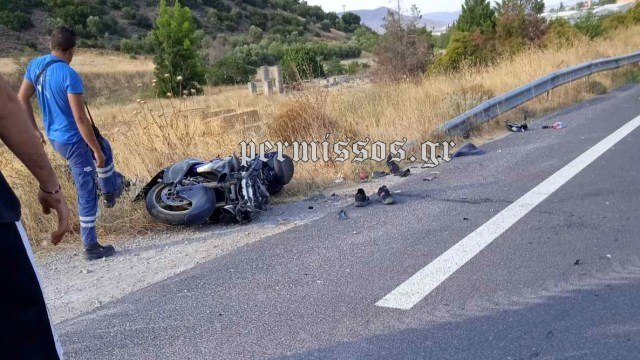Ένας νεκρός σε τροχαίο με μηχανή που συγκρούστηκε με τρακτέρ - Δείτε εικόνες