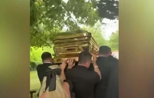 Το μυστικό εγκληματικό παρελθόν του «βασιλιά των ταξιδιωτών» που θάφτηκε σε χρυσό φέρετρο «αξίας εκατοντάδων χιλιάδων λιρών»