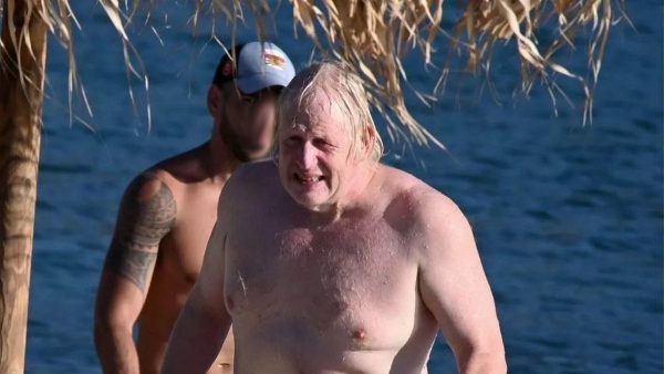 Συνεχίζονται οι χαλαρές διακοπές του Μπόρις Τζόνσον στην Ελλάδα χωρίς να τον απασχολεί το Ρωσο-Ουκρανικό