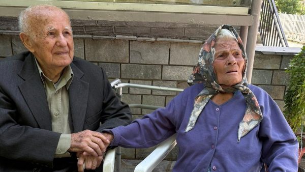 Ο κος Νίκος και η κα Νίκα με 207 χρόνια στην πλάτη τους συναντήθηκαν στους Στάβλους Ευρυτανίας