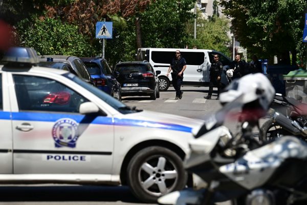 Γυναικοκτονία στο Χαλάνδρι: 47χρονη δολοφονήθηκε με μαχαίρι από τον 28χρονο σύντροφό της