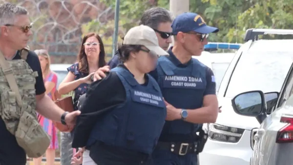 Κλαμένη έφτασε στα δικαστήρια η 32χρονη μητέρα της μικρής Τζένα που ξεψύχησε στο Παλαιό Φάληρο