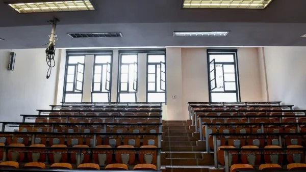 Ερημώνουν από φοιτητές τα ΑΕΙ: Πολλές κενές θέσεις λόγω δημογραφικού και Ελάχιστης Βάσης Εισαγωγής