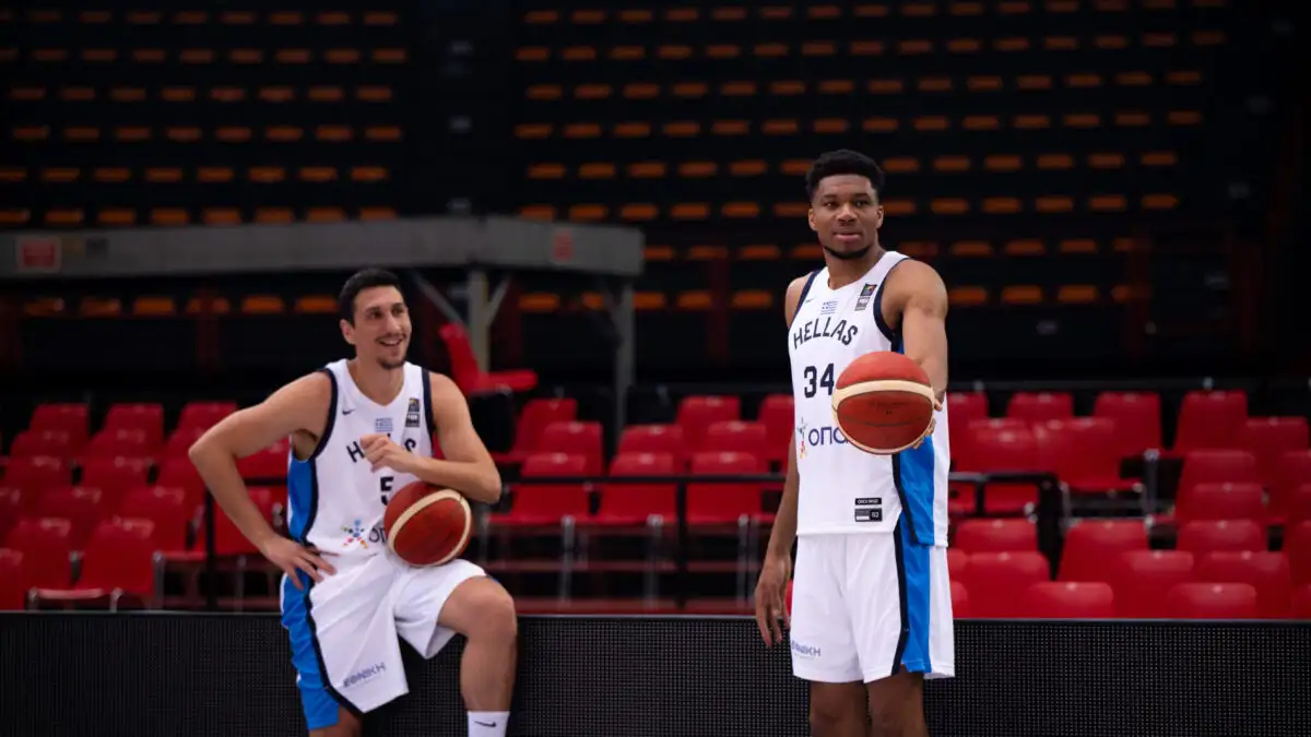 Η σφαλιάρα του Γιάννη Αντετοκούνμπο στον Γιαννούλη Λαρεντζάκη έγινε «απειλή» από τον Εβάν Φουρνιέ