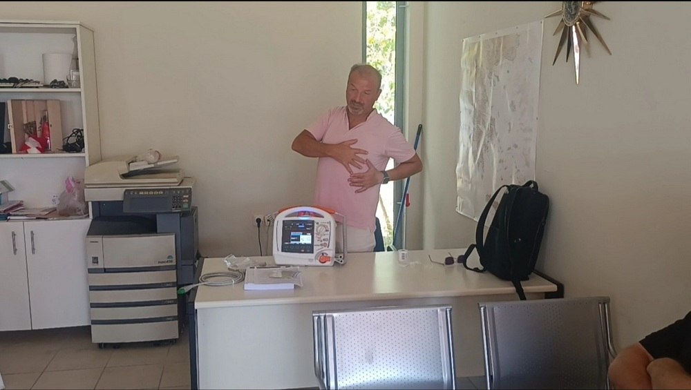 Απέκτησε απινιδωτή η Κοινότητα Γλύφας