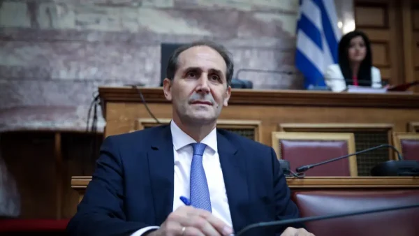 Απόστολος Βεσυρόπουλος: Συγκινεί ο Τρύφων Αλεξιάδης – «Όταν αισθάνθηκα αδιαθεσία στη Βουλή μου τηλεφωνούσε να δει πώς είμαι»