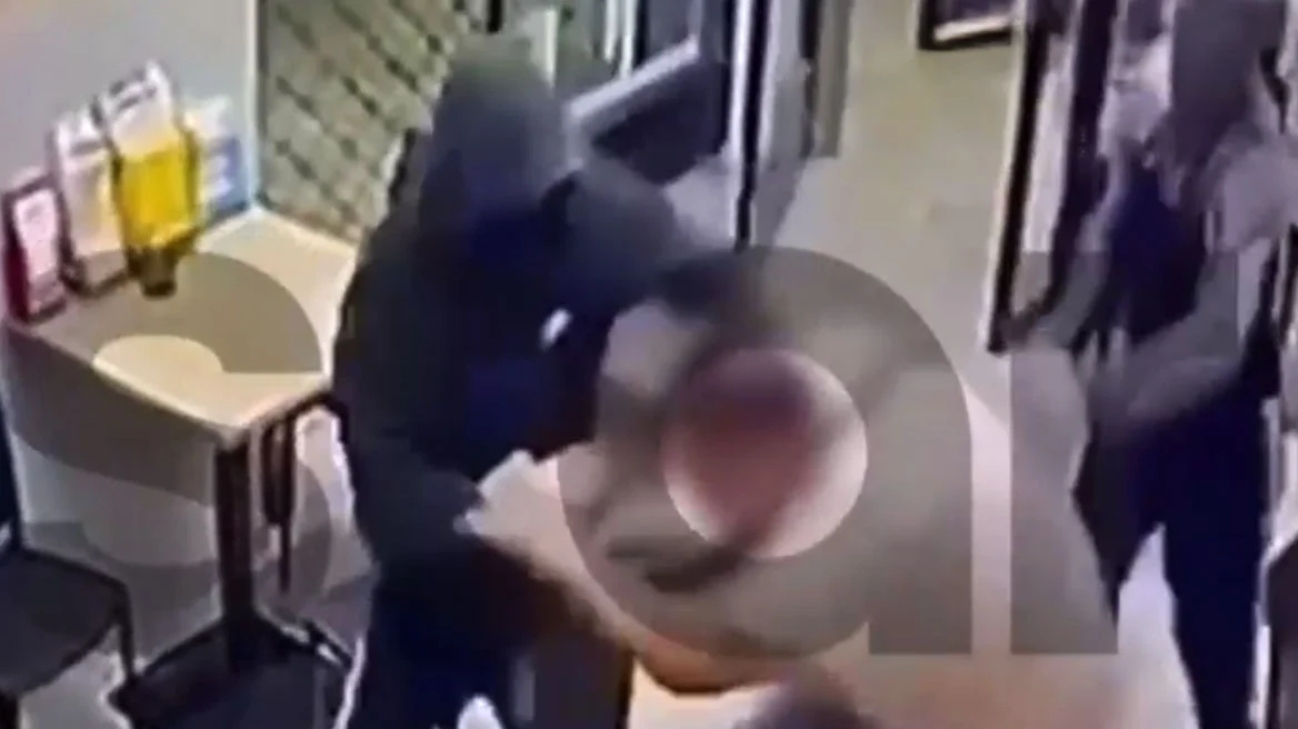 Ιδιοκτήτης καταστήματος τυχερών παιχνιδιών πάλεψε με 3 ληστές στην Αργυρούπολη - Προσπάθησαν να του πάρουν τις εισπράξεις, δείτε βίντεο