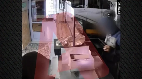 Διαρρήκτες μπήκαν σε ψητοπωλείο της Ρόδου: Δεν βρήκαν μετρητά και πήραν το μηχάνημα για τις παραγγελίες και δύο μπύρες - Δείτε βίντεο