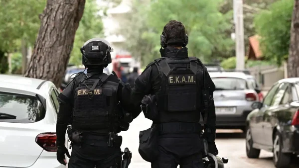 Μεγάλη αστυνομική επιχείρηση στον Ασπρόπυργο μετά τους πυροβολισμούς ανάμεσα σε Ρομά και ομογενείς - 17 συλλήψεις