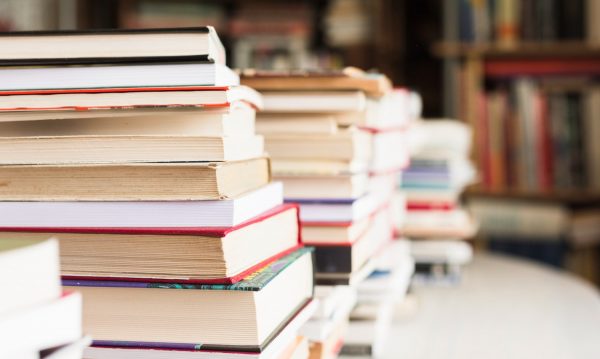 Voucher βιβλίων ΔΥΠΑ: Αναρτήθηκαν οι προσωρινοί πίνακες δικαιούχων