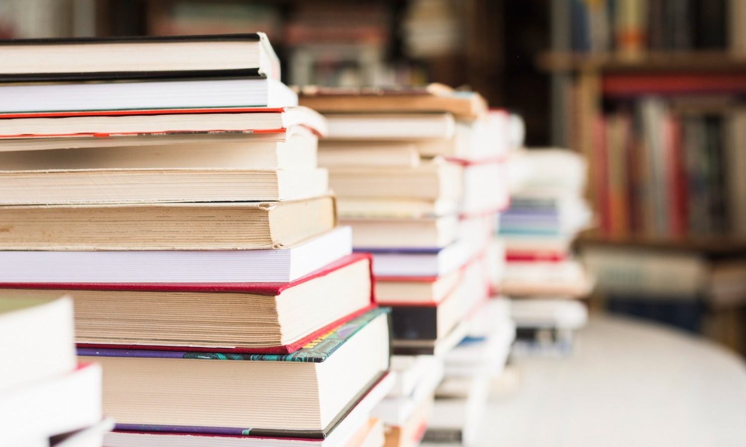 Voucher βιβλίων ΔΥΠΑ: Ξεκίνησαν σήμερα οι αιτήσεις – Ποιοι μπορούν να πάρουν την επιταγή