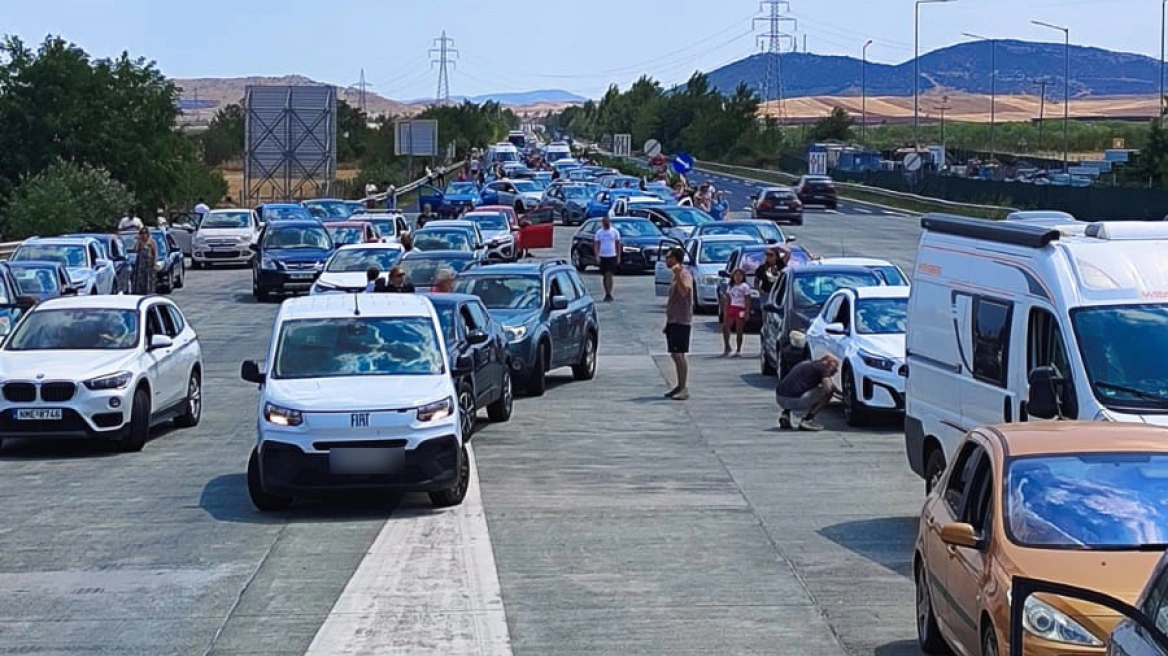 Ουρές τα αυτοκίνητα στα διόδια Μοσχοχωρίου λόγω φωτιάς - Από την παλιά εθνική η κυκλοφορία(ΦΩΤΟ)