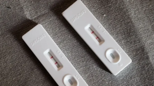 ΕΟΔΥ: Νέα διασπορά του κορονοϊού, με τρεις θανάτους και μία διασωλήνωση σε μία εβδομάδα