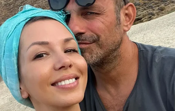 Πέθανε η σύντροφος του Ντέμη Νικολαΐδη, μετά από γενναία μάχη με τον καρκίνο