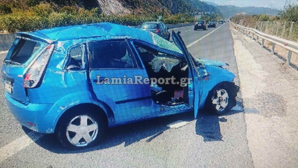 Φθιώτιδα: Τούμπαρε μέσα στην εθνική οδό - Τραυματίστηκε η οδηγός - Δείτε εικόνες