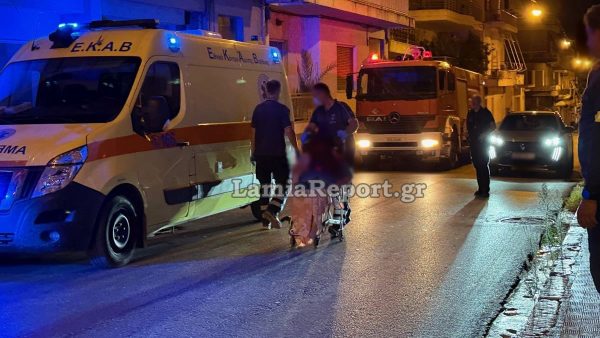 Λαμία: Ηλικιωμένη καλούσε σε βοήθεια - Την απεγκλώβισαν τραυματισμένη από το διαμέρισμά της (ΒΙΝΤΕΟ-ΦΩΤΟ)