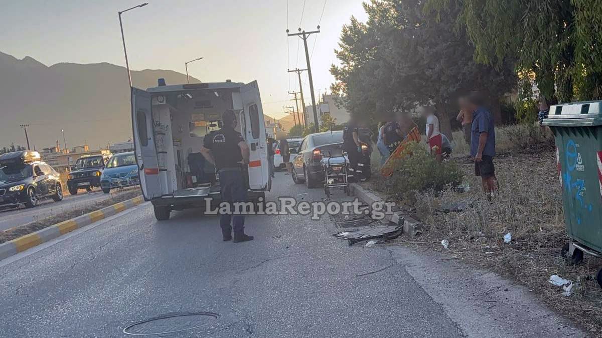 Λαμία: Τροχαίο με μητέρα και κόρη μέσα στην πόλη - «Τυφλώθηκε» από τον ήλιο η οδηγός (ΒΙΝΤΕΟ-ΦΩΤΟ)