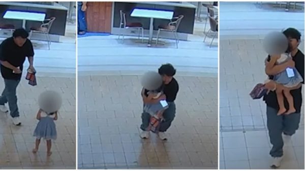 ΗΠΑ: Η στιγμή που άνδρας με σχιζοφρένεια και βίαιο παρελθόν αρπάζει κοριτσάκι από εμπορικό κέντρο