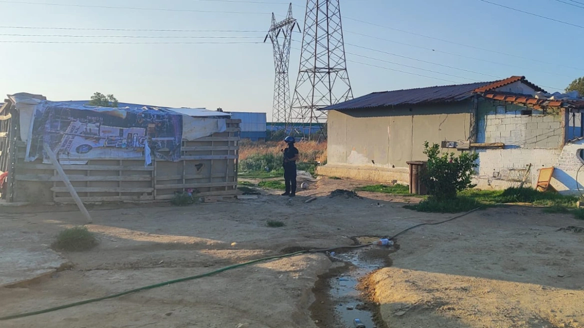 Μεγάλη αστυνομική επιχείρηση με 17 συλλήψεις στο Μενίδι - Δείτε βίντεο και φωτογραφίες