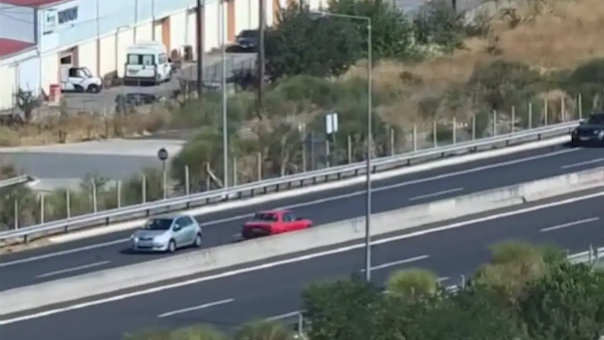 Τρίπολη: Σοκαριστικό βίντεο με αυτοκίνητο να κινείται ανάποδα στην Εθνική Οδό