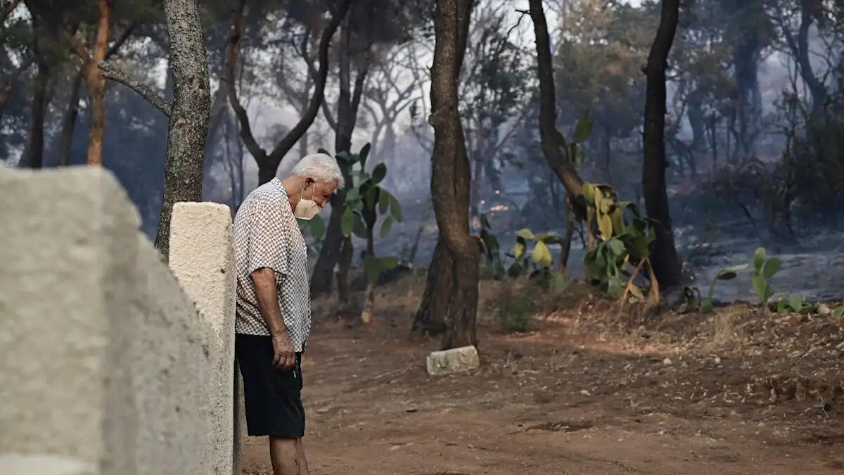 Φωτιά στην Κερατέα: Η φρίκη της πύρινης λαίλαπας μέσα σε φωτογραφίες – Σπίτια και όνειρα έγιναν στάχτη μέσα σε μια στιγμή