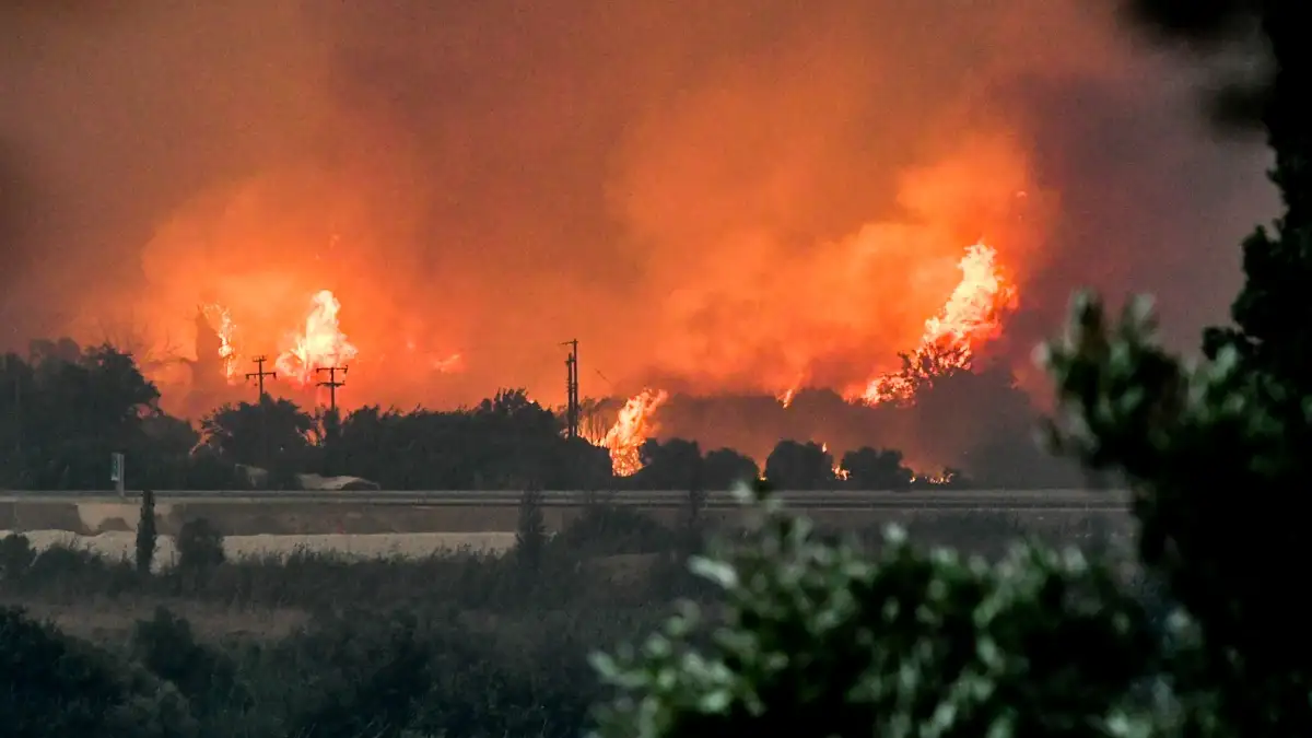 Reuters: Αύξηση των πυρκαγιών στην Ευρώπη λόγω κλιματικής κρίσης - «Ψηνόμαστε ζωντανοί»