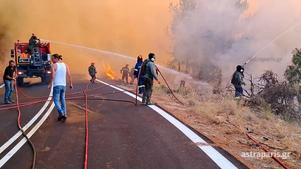 Μάχη με διάσπαρτες εστίες φωτιάς σε Πάτρα και Χίο - Καλύτερη η εικόνα στα άλλα πύρινα μέτωπα - Νέα πυρκαγιά στην Ηλεία