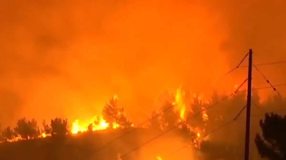 Φωτιά στη Χίο: Οι φλόγες έφτασαν στο χωριό Κηπουριές – Εκκενώθηκαν Σπαρτούντα, Κάμπα και Παρπαριά