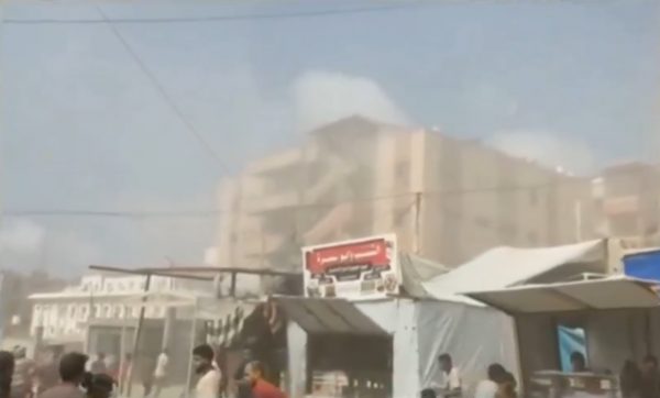 Αιματηρό χτύπημα του Ισραήλ στο νοσοκομείο Νάσερ στη Γάζα - Δεκάδες νεκροί, ανάμεσά τους 4 δημοσιογράφοι