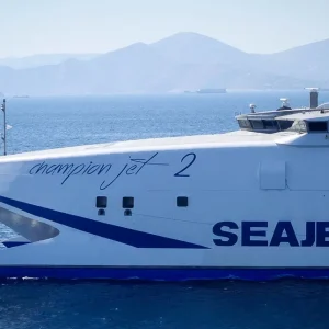 Φωτιά σε φορτηγό μέσα στο γκαράζ του Eurochampion Jet 2 εν πλω προς τη Σύρο - Δεν κινδύνευσαν επιβάτες
