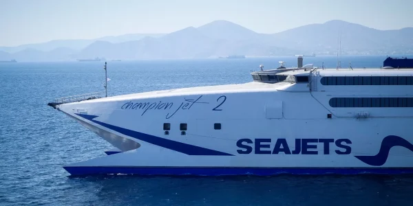 Αδυναμία απόπλου Superjet από την Πάρο λόγω δυσμενών καιρικών συνθηκών