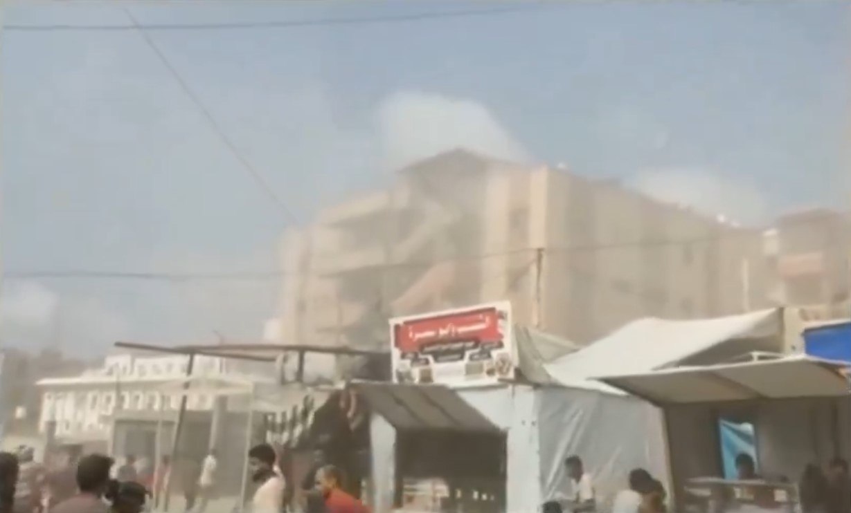 Αιματηρό χτύπημα του Ισραήλ στο νοσοκομείο Νάσερ στη Γάζα - Δεκάδες νεκροί, ανάμεσά τους 4 δημοσιογράφοι