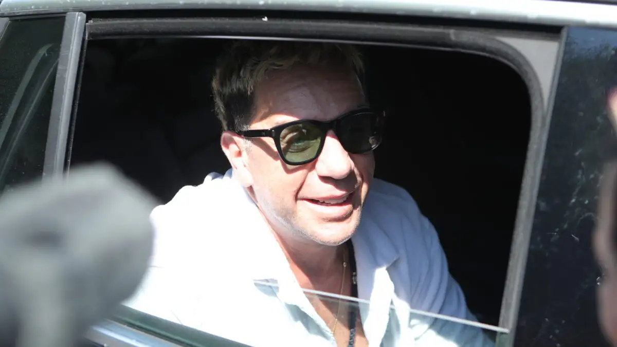 Χαμογελαστός ο Μαζωνάκης: Πήρε εξιτήριο από το Δρομοκαΐτειο