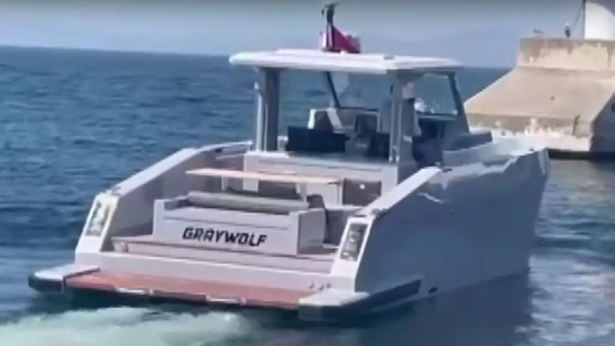 Μυστήριο με διάσημο Τούρκο επιχειρηματία που ταξίδευε για Μύκονο: Το σκάφος του βρέθηκε διαλυμένο