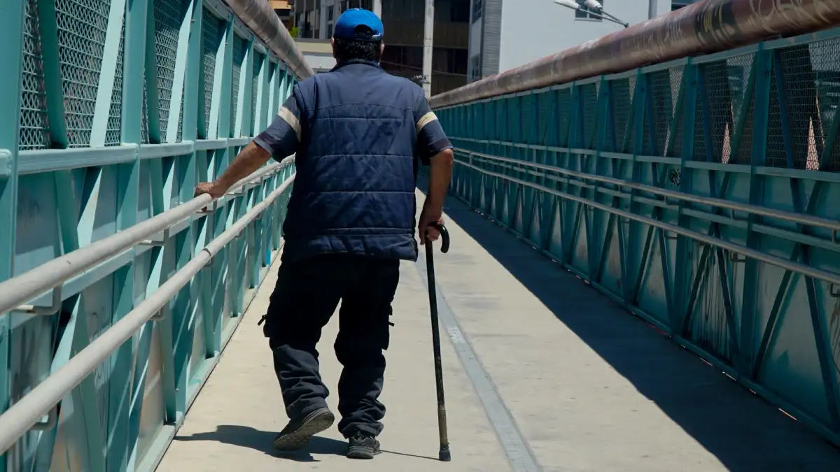 Ρόδος: Εγκαταστάθηκαν παράνομα σε σπίτι ηλικιωμένου με κινητικά προβλήματα – 7 συλλήψεις, ανάμεσά τους ανήλικοι