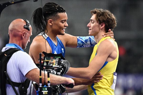 Ο Ντουπλάντις αποθέωσε Καραλή: «Δεν αποκλείω παγκόσμιο ρεκόρ από τον Mανόλο, o τύπος κάνει τρελά άλματα» - Βίντεο