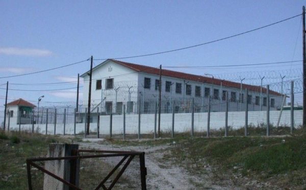 Τέσσερις κρατούμενοι δραπέτευσαν από την Κασσαβέτεια - Βγήκα για τσιγάρο υποστήριξε ο ένας