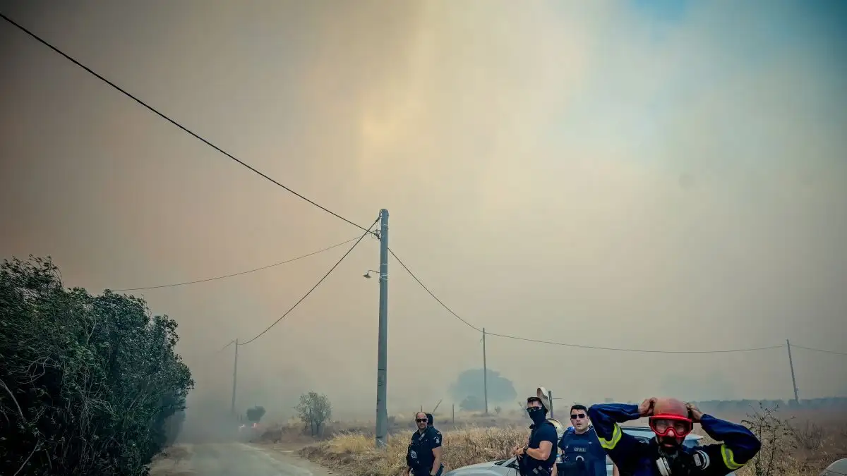 Φωτιά στην Κερατέα: Συγκλονιστικό βίντεο της ΕΛ.ΑΣ. από απεγκλωβισμούς πολιτών