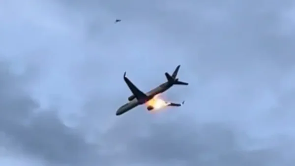 Δείτε βίντεο από την έκρηξη κινητήρα αεροσκάφους πάνω από την Κέρκυρα - Τι σημαίνει ένα τέτοιο συμβάν για την ασφάλεια των επιβατών