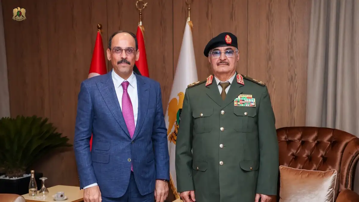 Λιβύη: Ο Χάφταρ συναντήθηκε με τον επικεφαλής των τουρκικών μυστικών υπηρεσιών – Συζήτησαν για το μεταναστευτικό