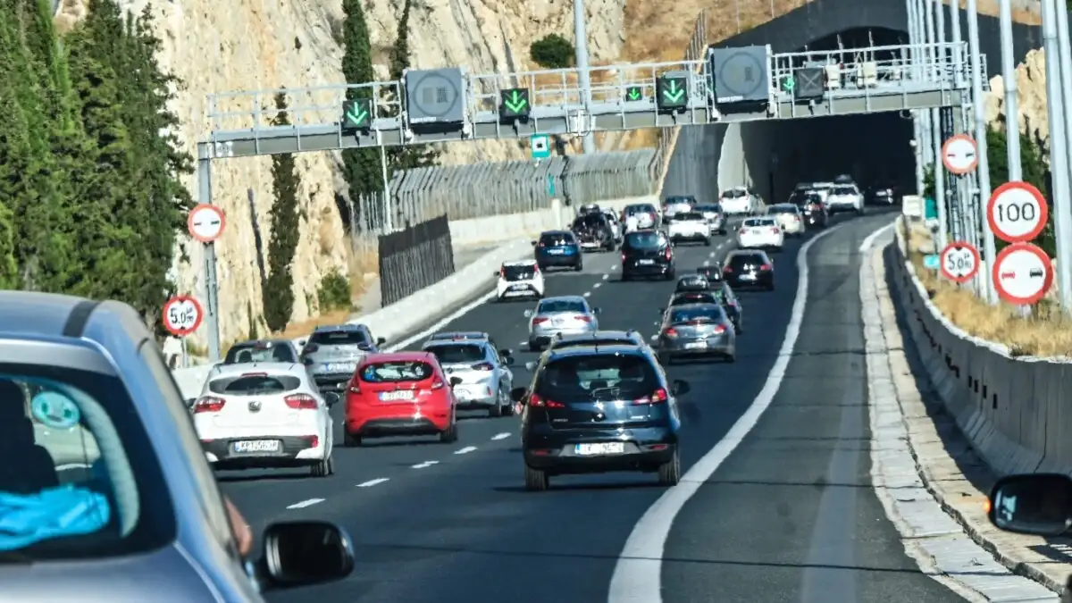 Κίνηση στους δρόμους: Καθυστερήσεις στην Εθνική Οδό Αθηνών – Κορίνθου και στην Αττική Οδό