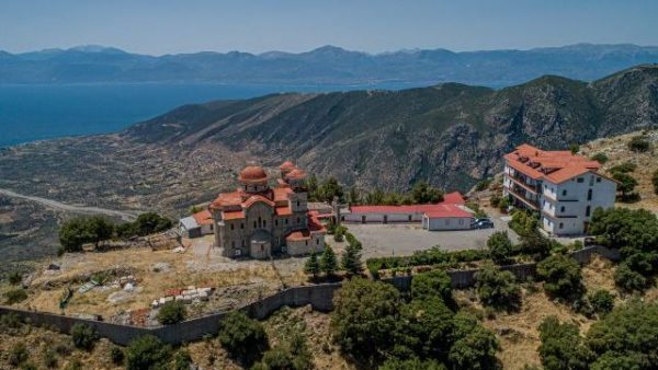 Επιμένουν στην απομάκρυνση των μοναχών από την Ι.Μ. Παναγίας Κουτσουρού