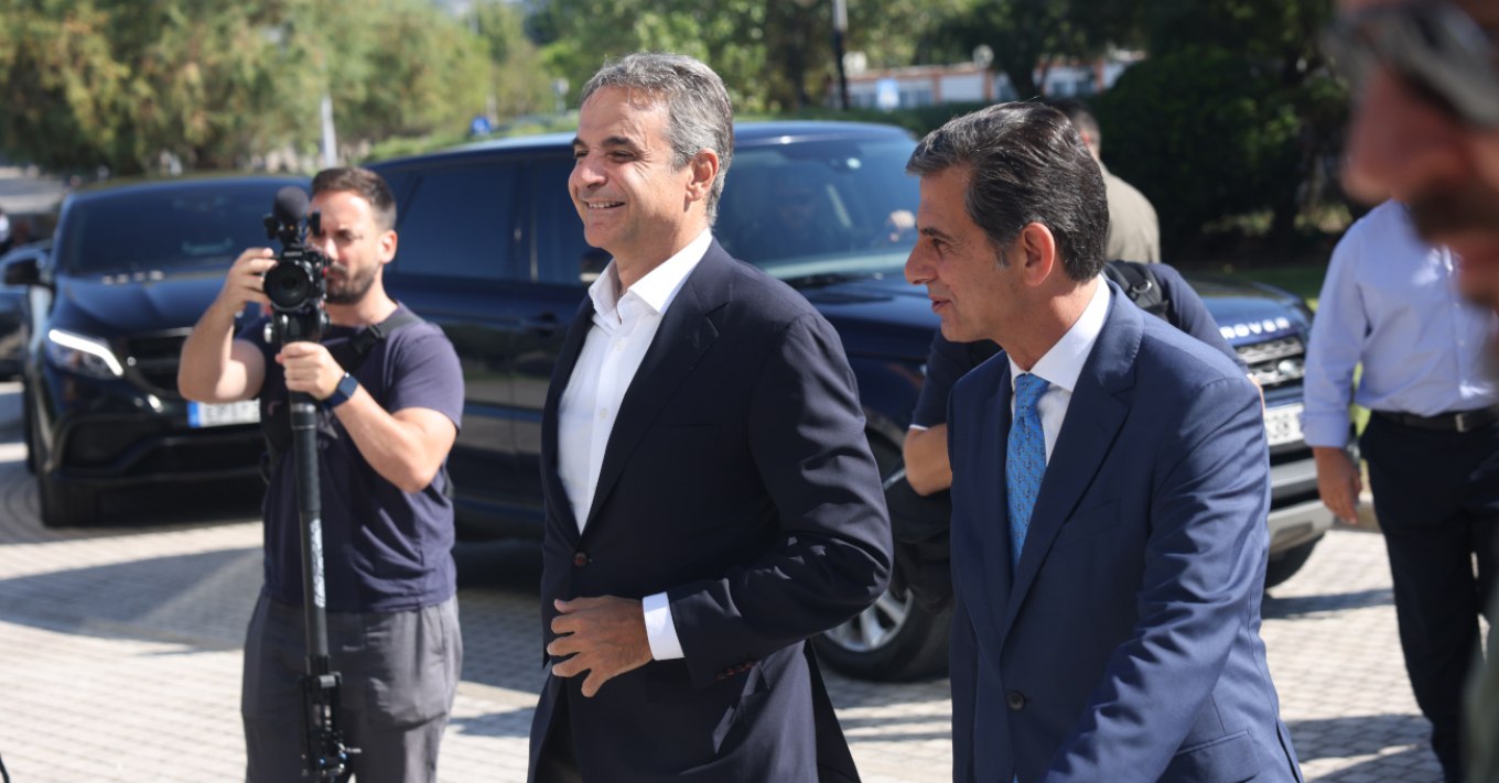 Μπαράζ επαφών Μητσοτάκη στη Θεσσαλονίκη ενόψει ΔΕΘ - Συναντήθηκε με βουλευτές της πόλης, τι συζητήθηκε