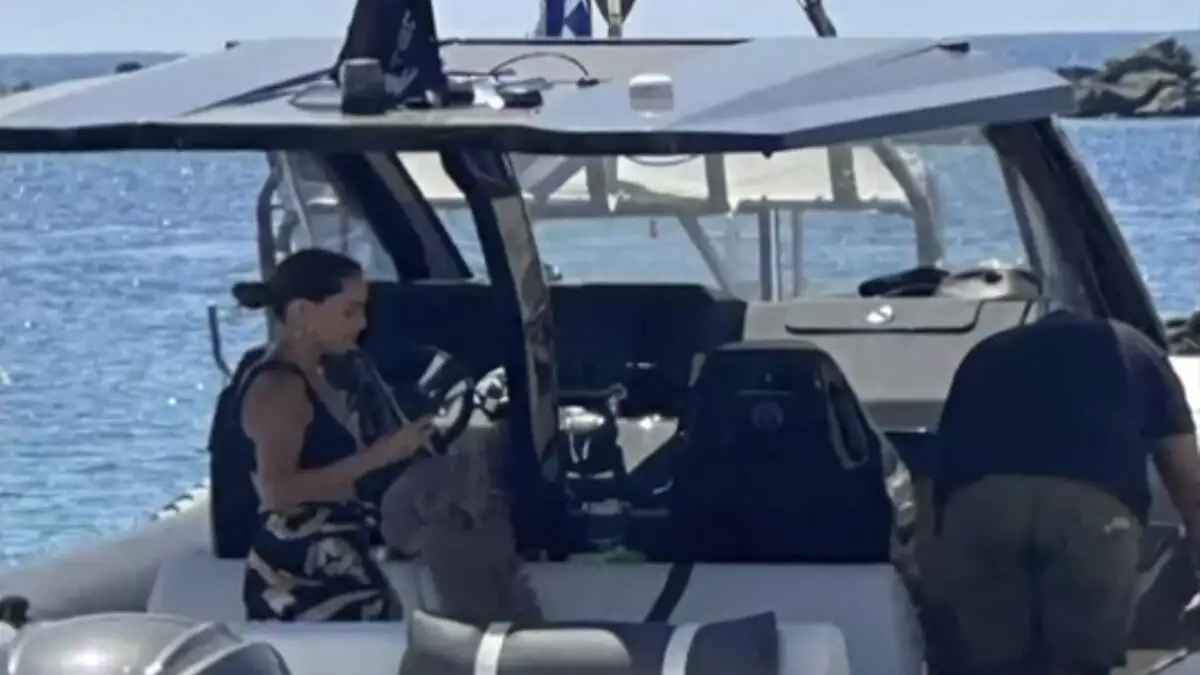 Γιώργος Λιάγκας και Μαρία Αντωνά σε καλοκαιρινή απόδραση με σκάφος σε Τήνο και Κύθνο