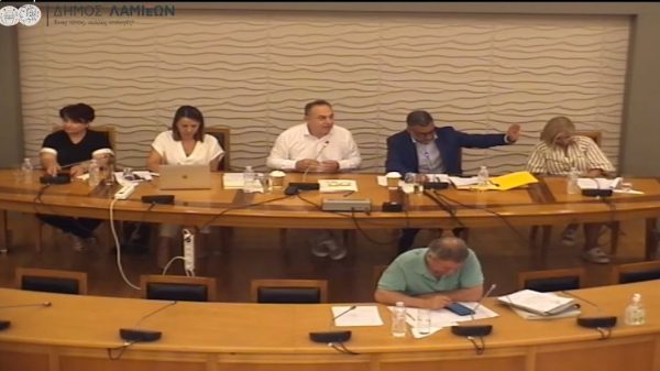 Σε υψηλούς τόνους η συνεδρίαση του Δημοτικού Συμβουλίου για τη Δομή Θερμοπυλών - Δείτε όλη τη συνεδρίαση
